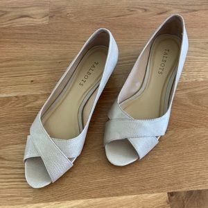 Slip on neutral sandals